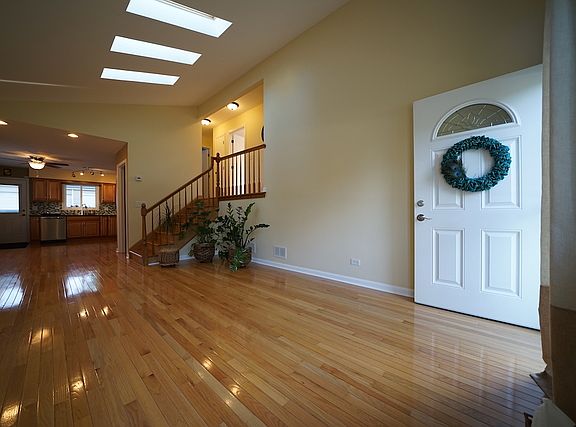 3rd image of 106 E Red Oak Ave
