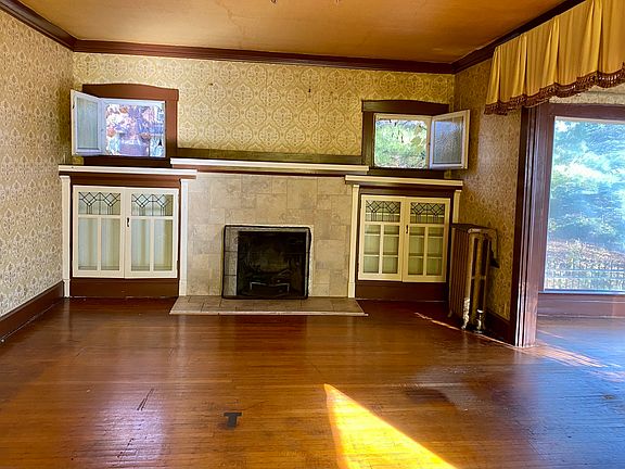 5th image of 3028 E Fall Creek Parkway North Dr
