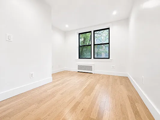 Bedroom, photo 1