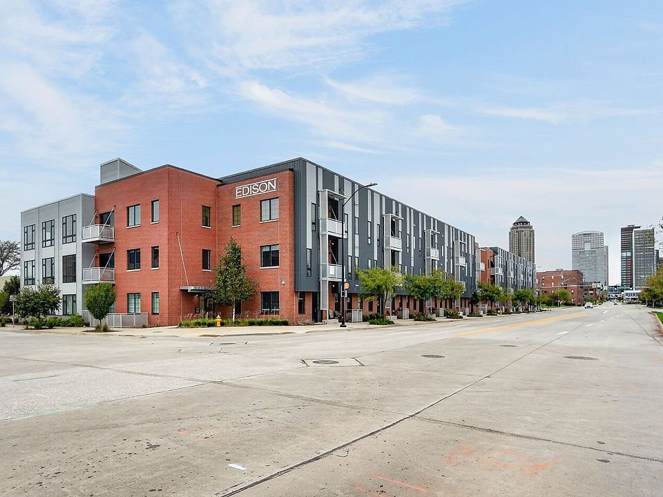 1st image of 400 SW 7th St #101