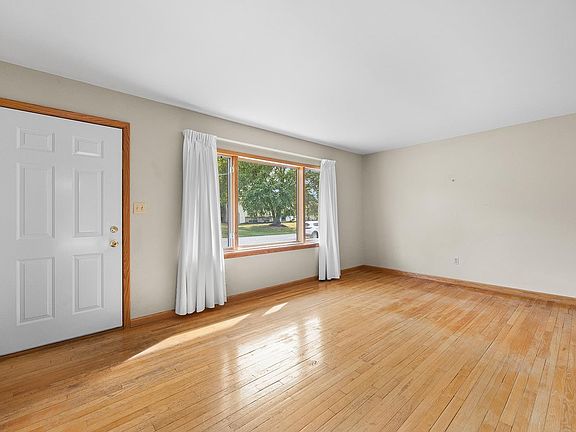 2nd image of 211 Foster Dr
