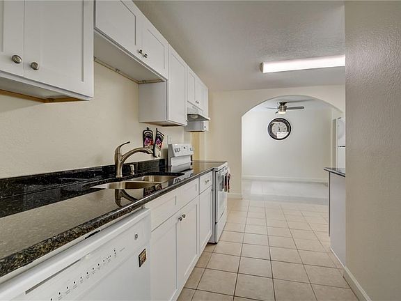 2nd image of 1431 Villa Ct