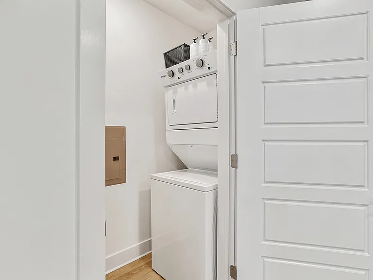 The Darby Apartments — Photo 32