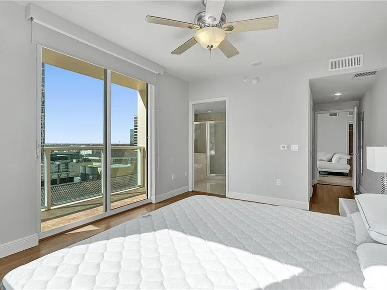 350 SE 2nd St #1720 — Photo 17