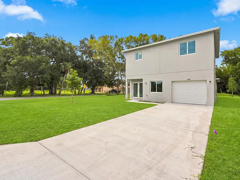 4701 Evergreen Ave — Photo 2