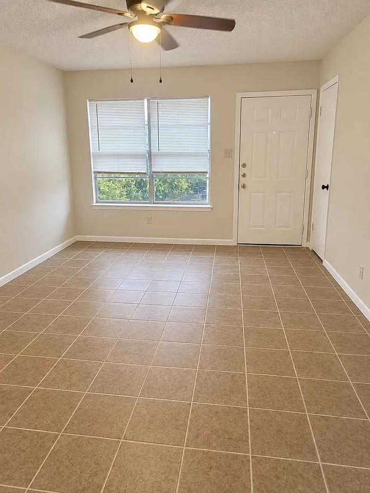 2 bed, 750 sqft, $775 — Photo 3