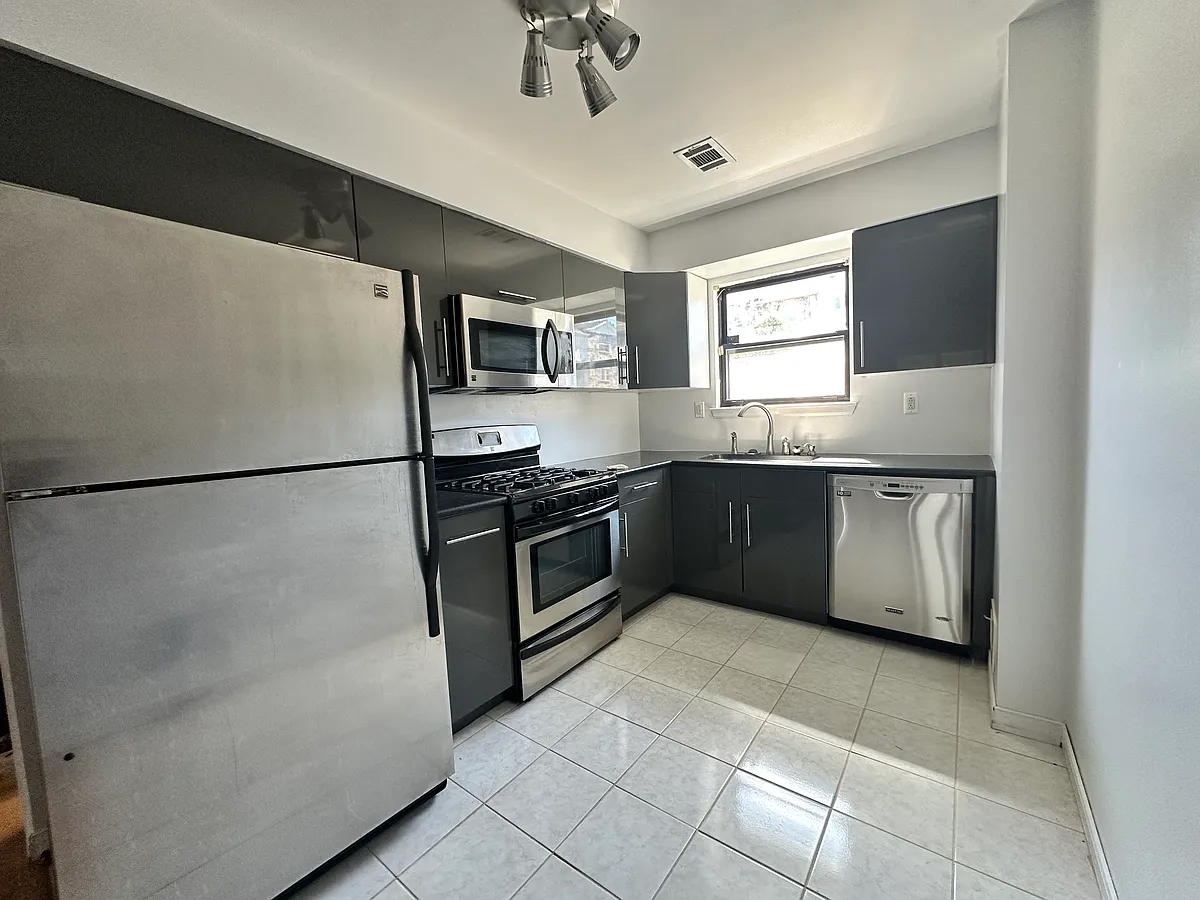 Building Photo - 33 Bradley Ct #1F