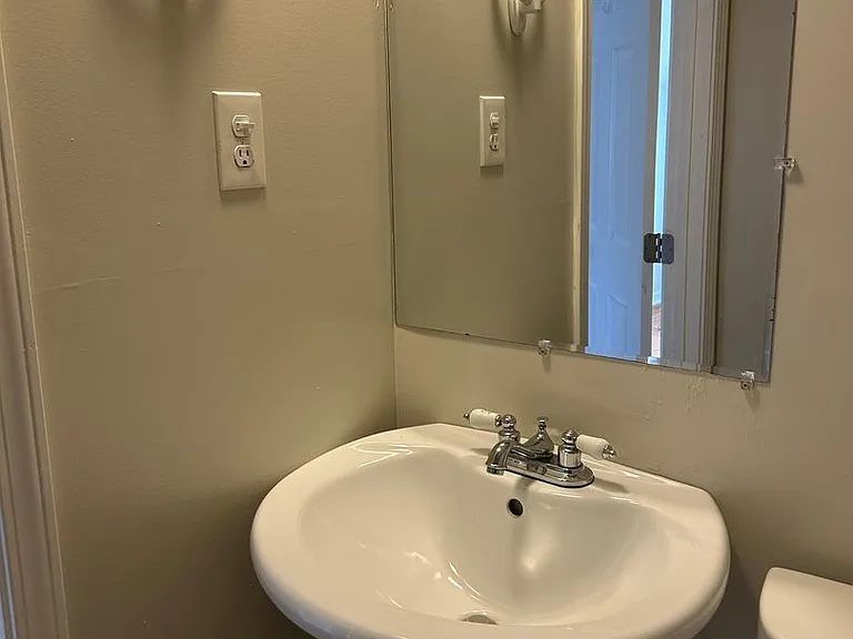 636 Cardinal Ln — Photo 28