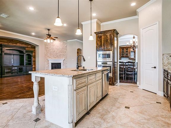 3rd image of 411 Berkshire Ct