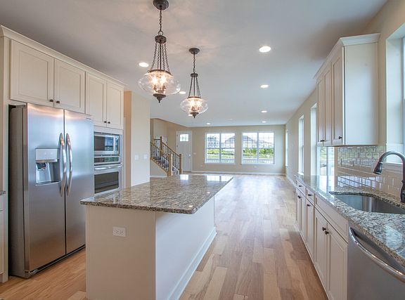 3rd image of 152 Roman Ln