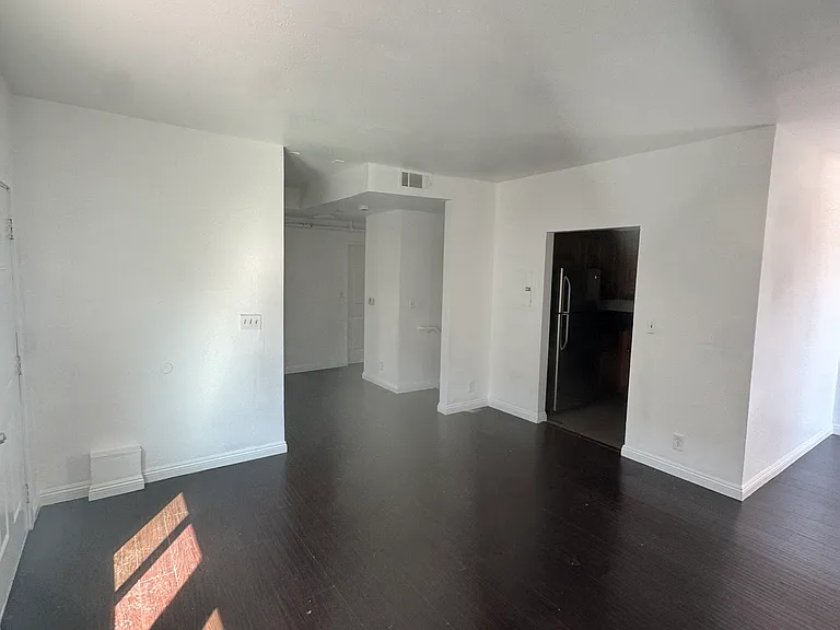 1111 Sunvue Pl #6 — Photo 1