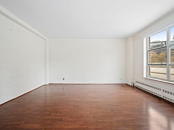 3rd image of 70 La Salle St #2E