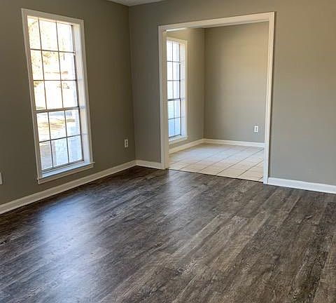 4th image of 3011 Greenbranch Dr