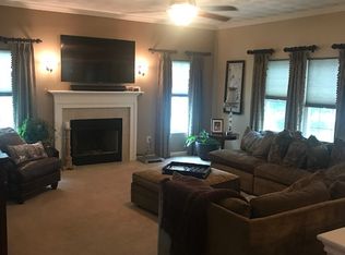 1 Wilshire Ln, Cranston, RI 02921