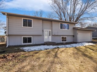 305 Willow Dr SW, Saint Michael, MN 55376
