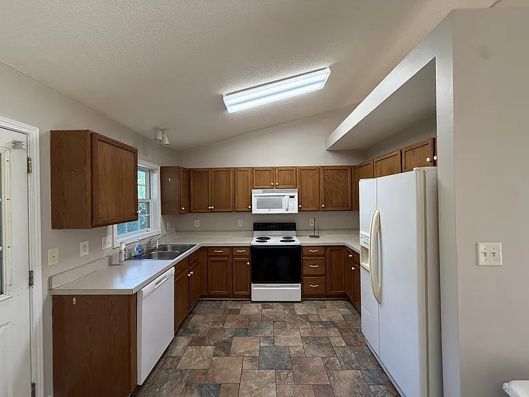 375 Brookfield Dr — Photo 5
