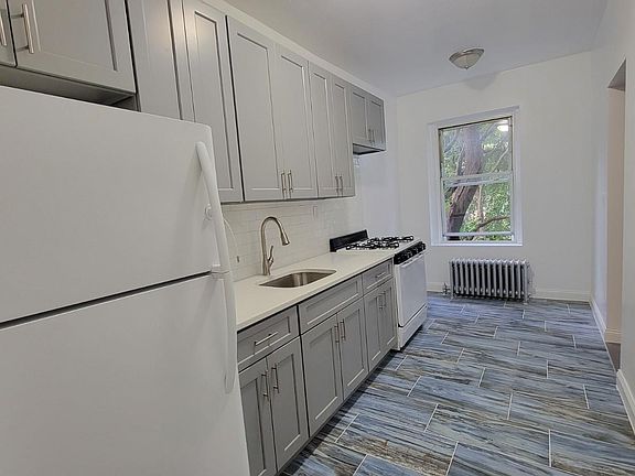 5th image of 3620 Parsons Blvd APT 2E