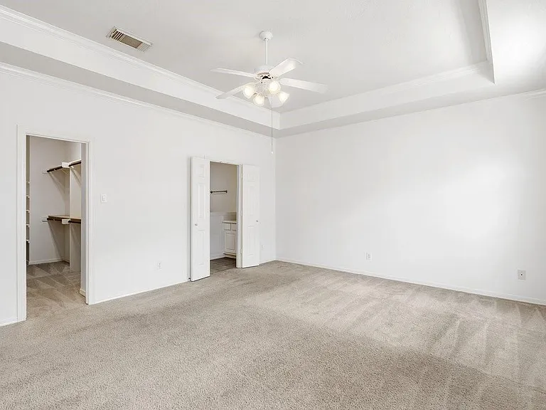 5913 Dolores St #B — Photo 19
