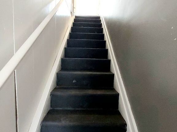 4th image of 1394 Howard Ave #2