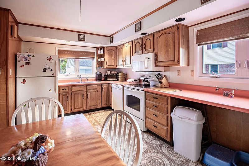 4th image of 65 McNutt Avenue