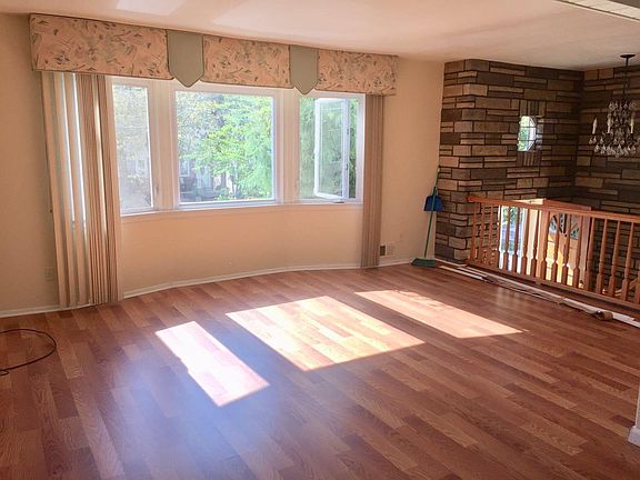 5th image of 77 Ainsworth Ave