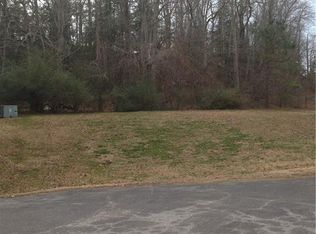 11800 Hogans Aly, Chester, VA 23836