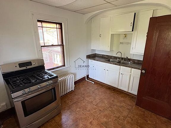 4th image of 1146 S 21st St #3
