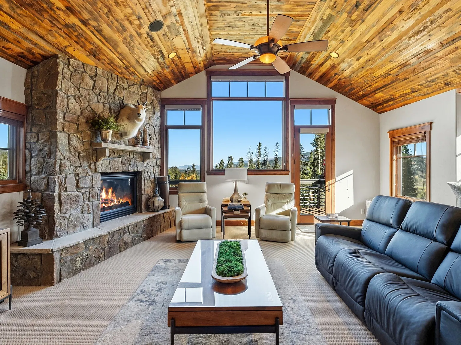 5 bed, 4300 sqft, $15,500 — Photo 4