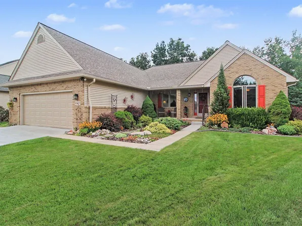 6900 Wellington Dr, Dexter, MI 48130