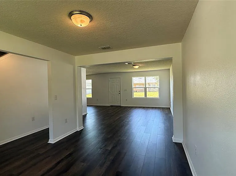 15 Renshaw Dr — Photo 4