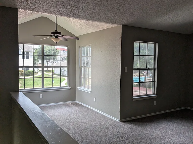 Lakeview Apartments — Photo 32