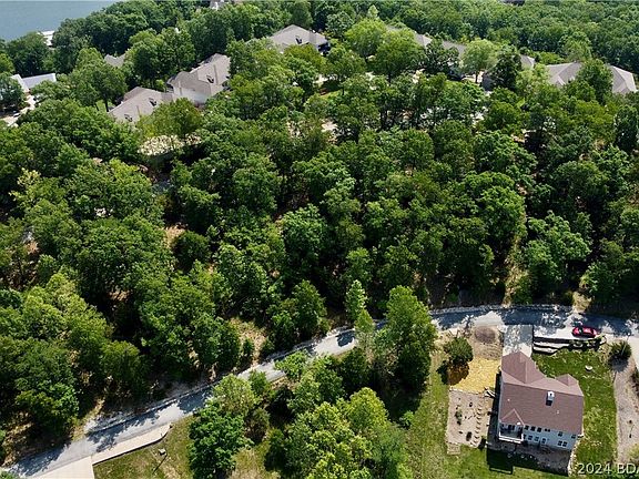 3rd image of 23 Lancelot Ct