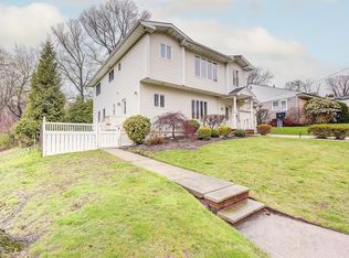26445 73rd Ave, Glen Oaks, NY 11004