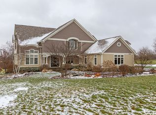 8005 Dunhill Dr, Crystal Lake, IL 60014