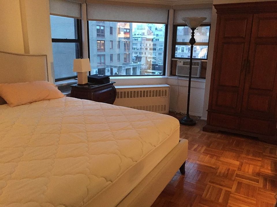 2nd image of 30 E 81st St Ph C