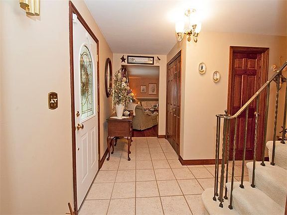 5th image of 105 Carrie Ann Dr