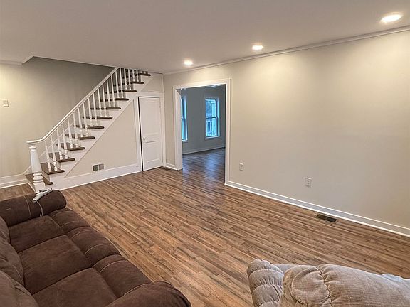 3rd image of 510 Paterson St