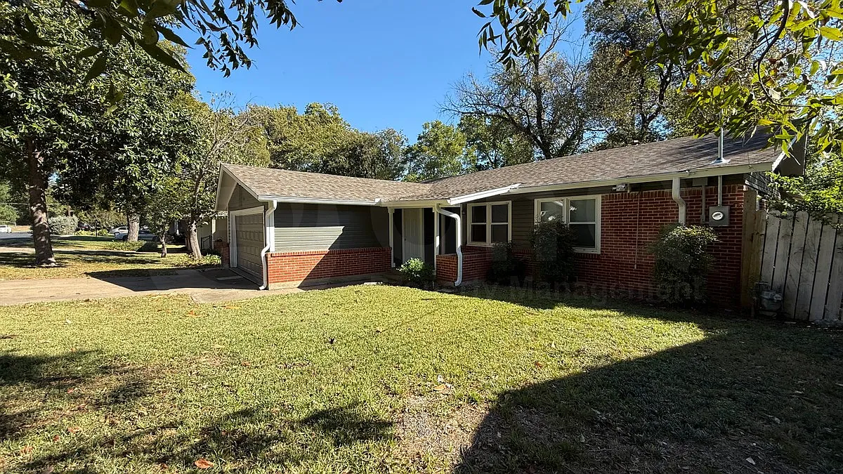 3 bed, 2.0 bath, 1476 sqft, $2,000 — Photo 3