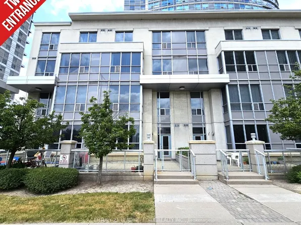 38 Lee Centre Dr #Townhouse 120, Toronto, ON M1H 3J7
