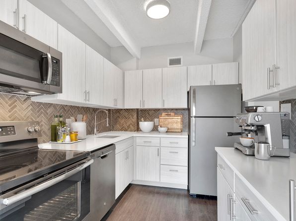 10 N Emerson St #402