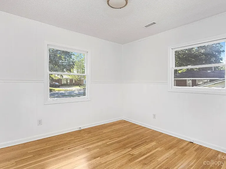 900 Tilden Rd — Photo 12