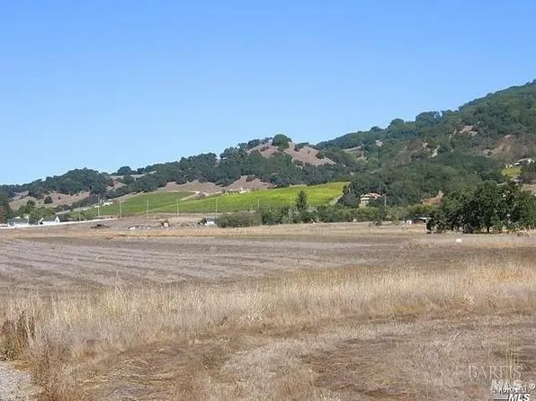 585 Hunter Ln, Santa Rosa, CA 95404