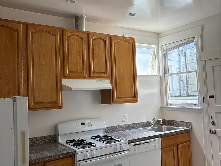 1803 Judah St #1 — Photo 5