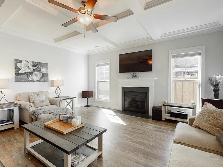 562 W Craftsman Way — Photo 32