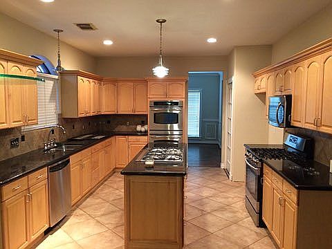 5th image of 15630 Rosemary Ln