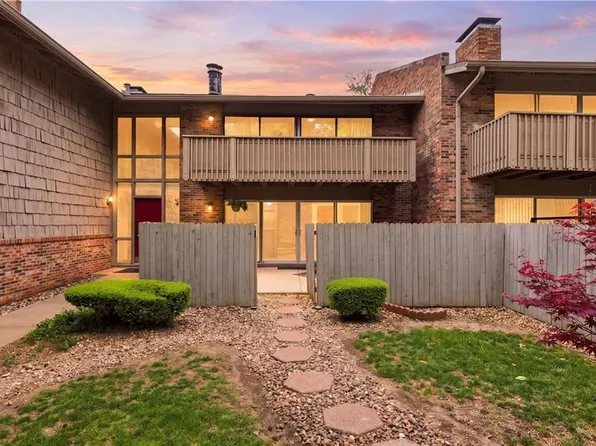 8730 Metcalf Ave APT 105, Overland Park, KS 66212