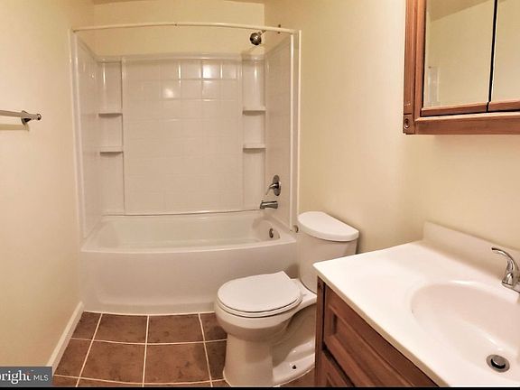 3rd image of 147 Larchwood Ct