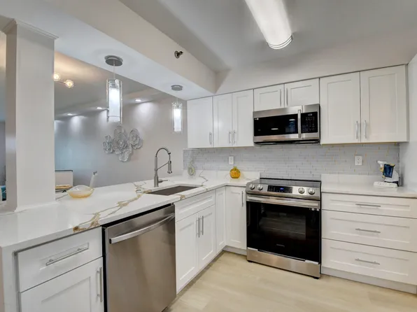 7240 Huntington Lane #203, Delray Beach, FL 33446