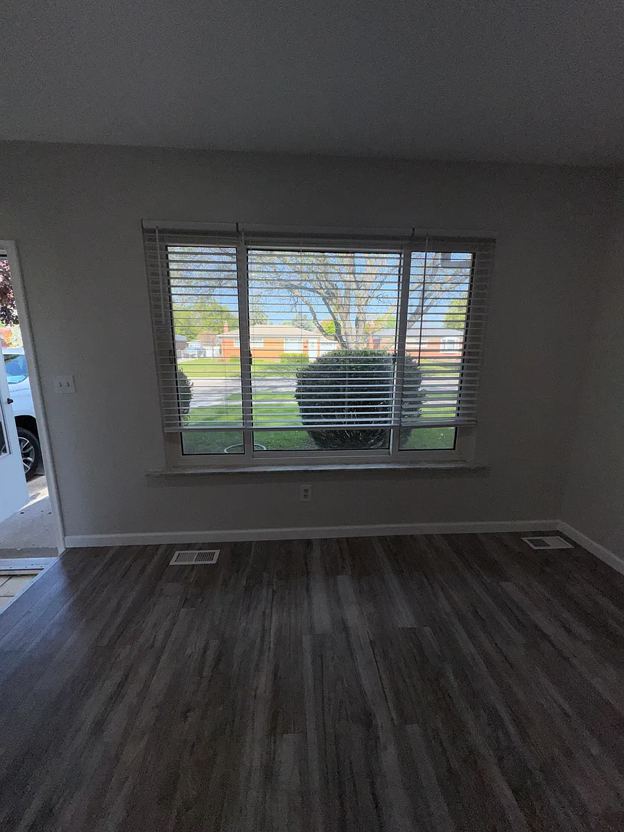 Building Photo - 25226 Saint Clement Dr