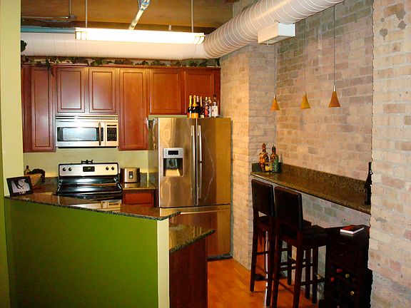 5th image of 225 W Huron St APT 205